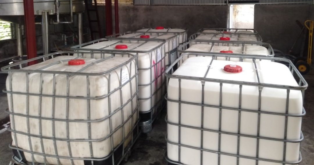 What kind of specialized wood glue should be used for plywood?